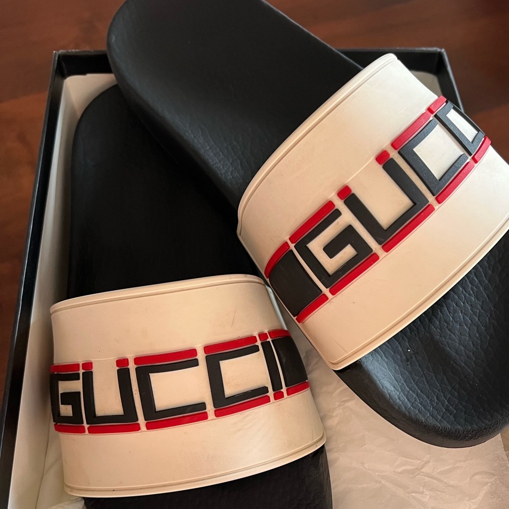 Size 8 mens gucci slides